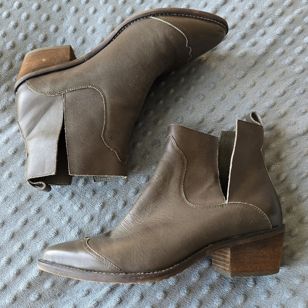 Anthropologie Gray Brown Leather Pointed Toe Ankle Boots Size 9